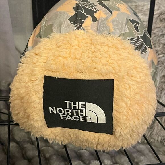 The North Face Wawona wearable Fuzzy Blanket/snuggie nwt New With Tags - Picture 2 of 13